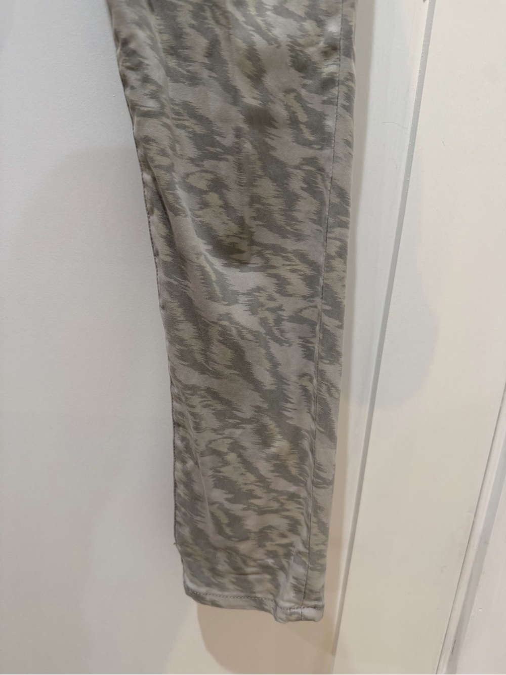 Joe's Jeans Skinny Animal-Print Ankle Jeans in Stone - Picture 7 of 9
